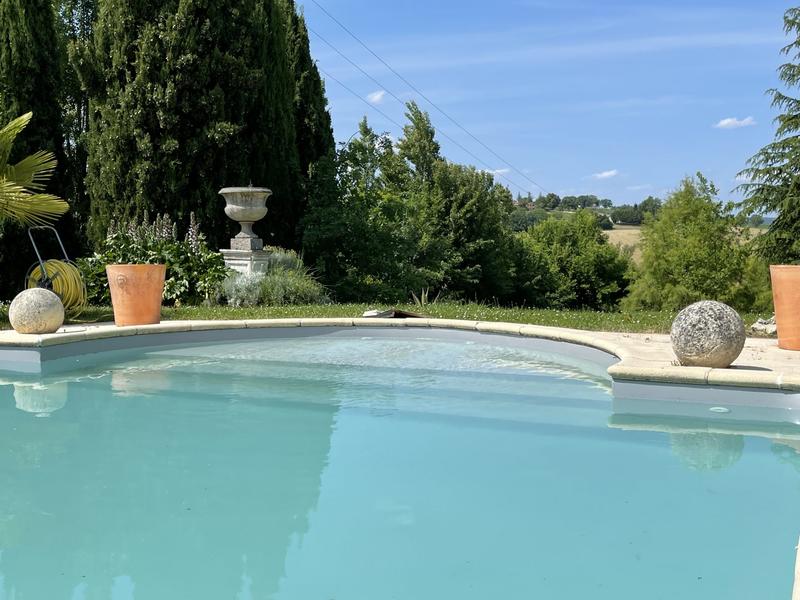 Maison - 365 m² - 8 pièces