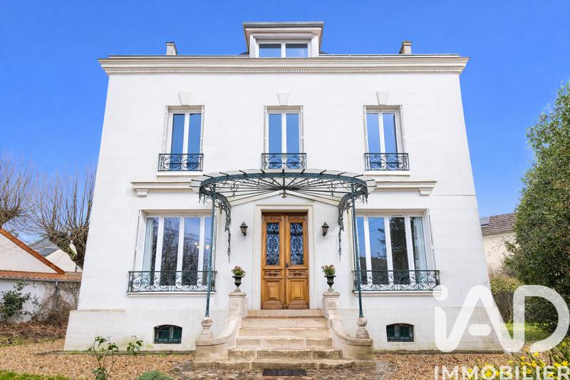 Maison - 210 m² - 8 pièces