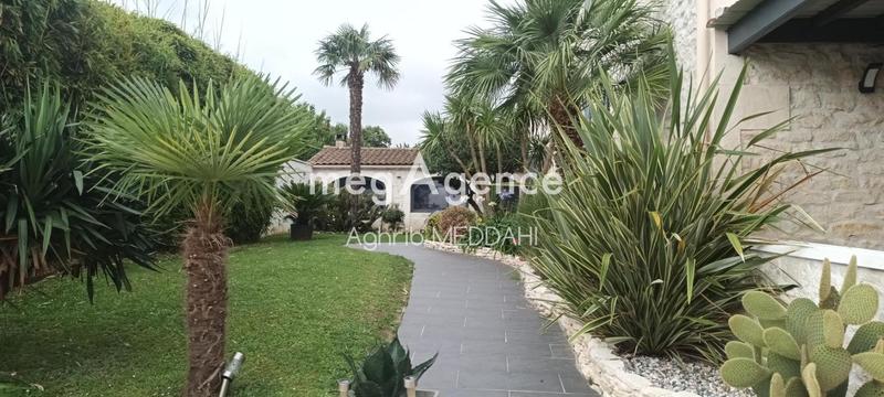 Maison - 201 m² - 8 pièces