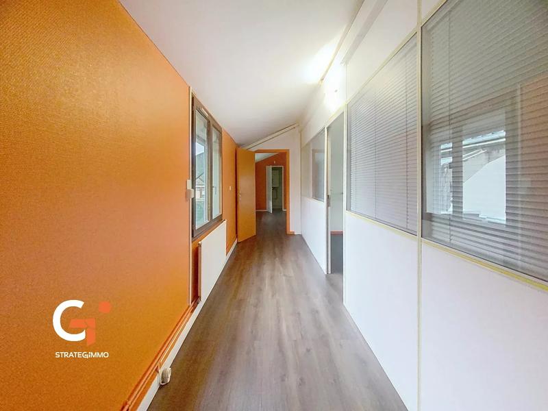 Local commercial - 238 m² - 9 pièces