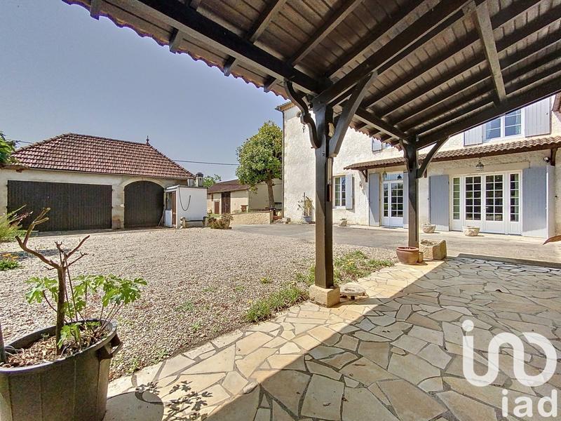 Maison - 267 m² - 9 pièces