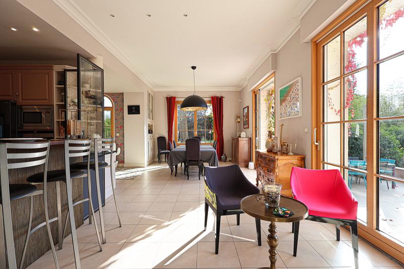 Maison - 360 m² - 12 pièces