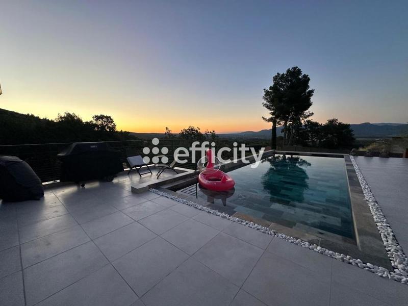 Maison - 200 m² - 7 pièces