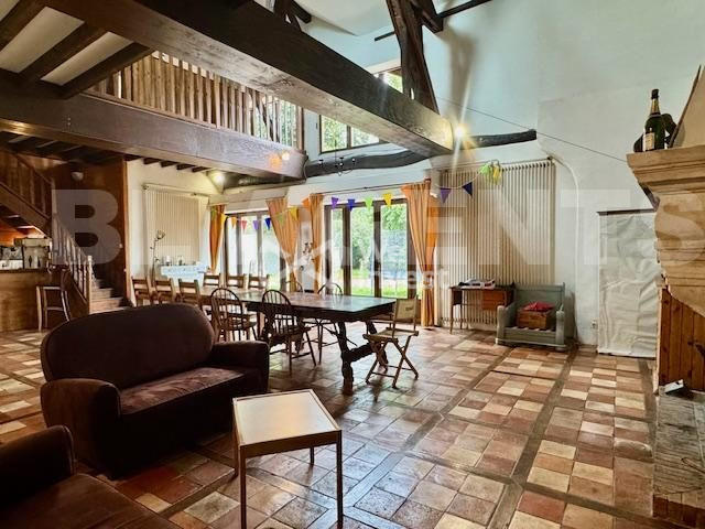 Maison - 337 m² - 8 pièces