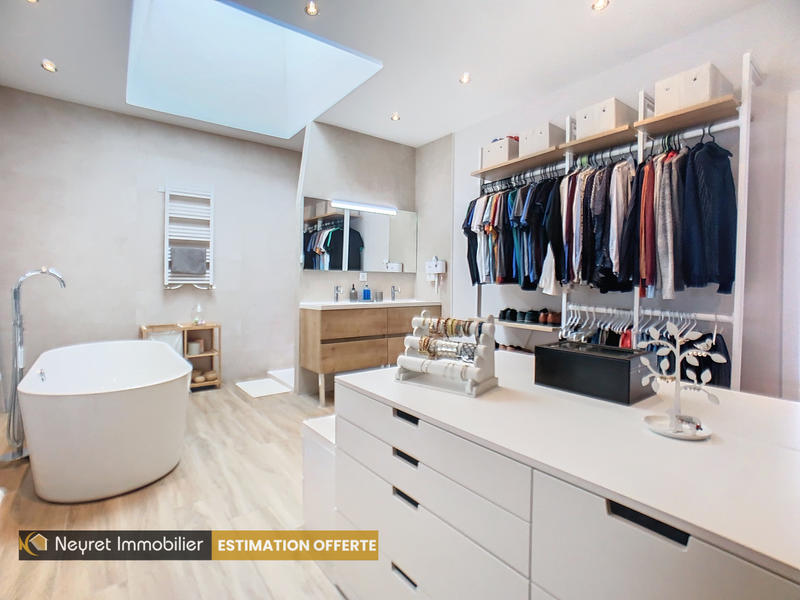 Maison - 250 m² - 7 pièces