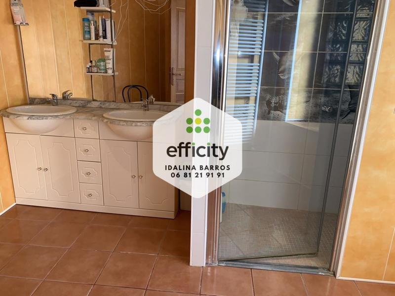 Maison - 203 m² - 7 pièces