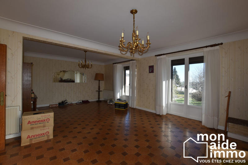 Maison traditionnelle - 240 m² - 9 pièces