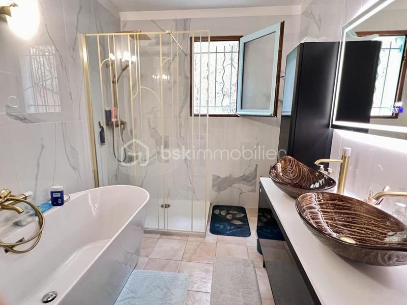 Maison traditionnelle - 187 m² - 7 pièces