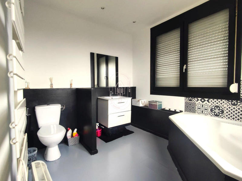 Maison - 203 m² - 5 pièces