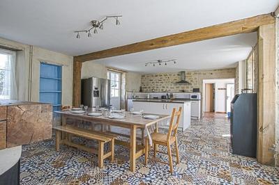 Maison - 220 m² - 8 pièces