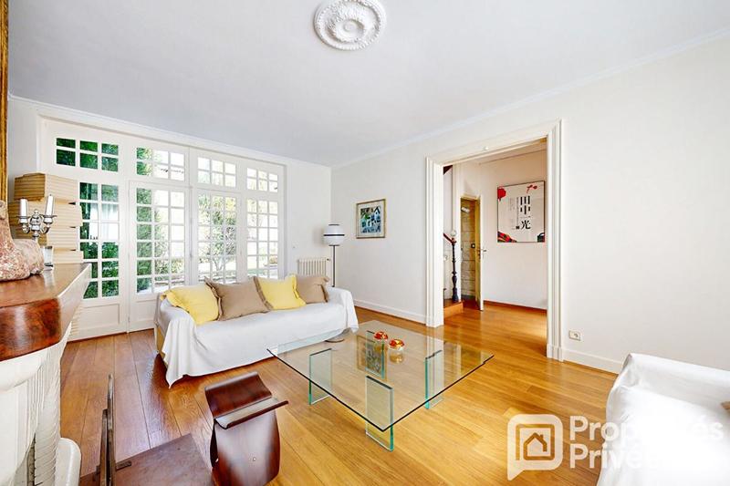 Maison - 331 m² - 11 pièces