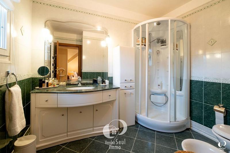 Maison traditionnelle - 274 m² - 8 pièces