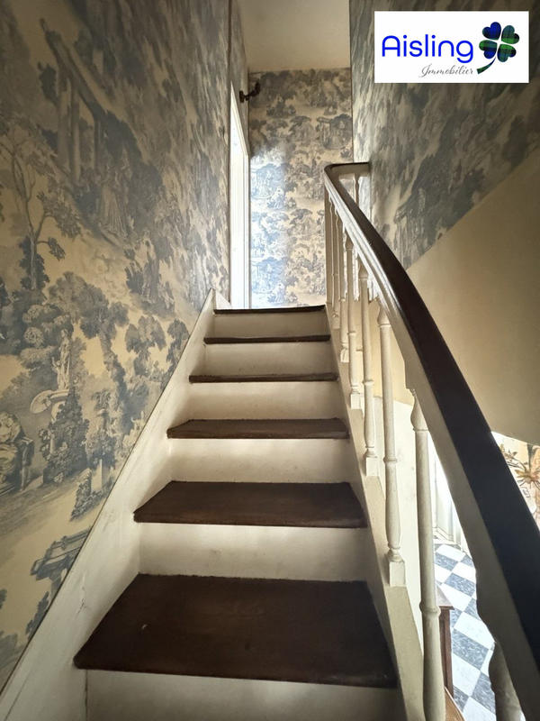 Maison ancienne - 196 m² - 8 pièces