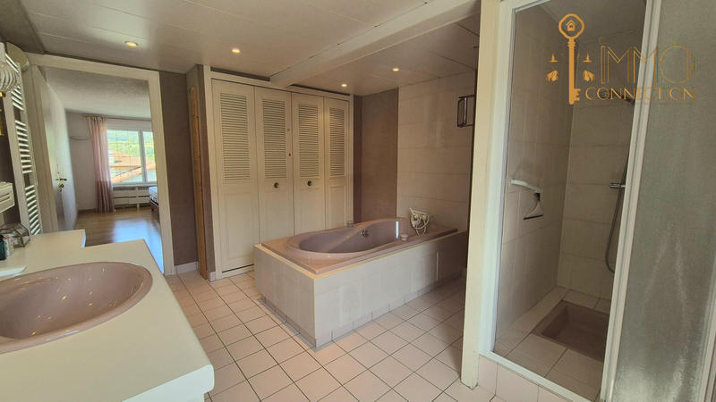 Maison - 198 m² - 7 pièces