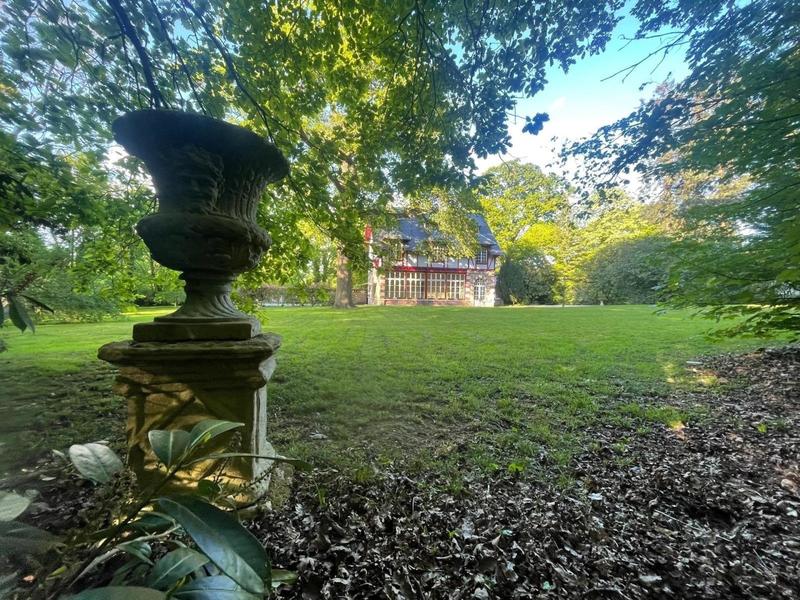 Maison - 412 m² - 11 pièces