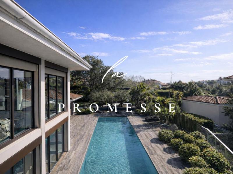 Villa - 323 m² - 8 pièces