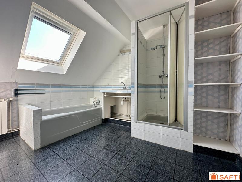 Maison - 247 m² - 10 pièces