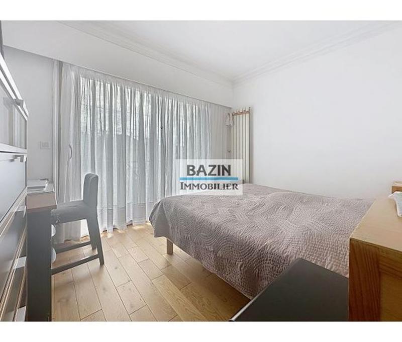 Maison traditionnelle - 220 m² - 9 pièces