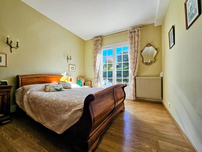 Maison - 187 m² - 7 pièces