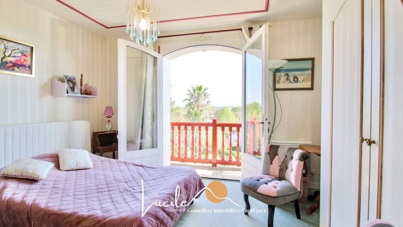 Maison - 235 m² - 9 pièces