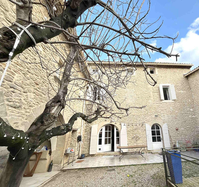 Maison - 300 m² - 6 pièces