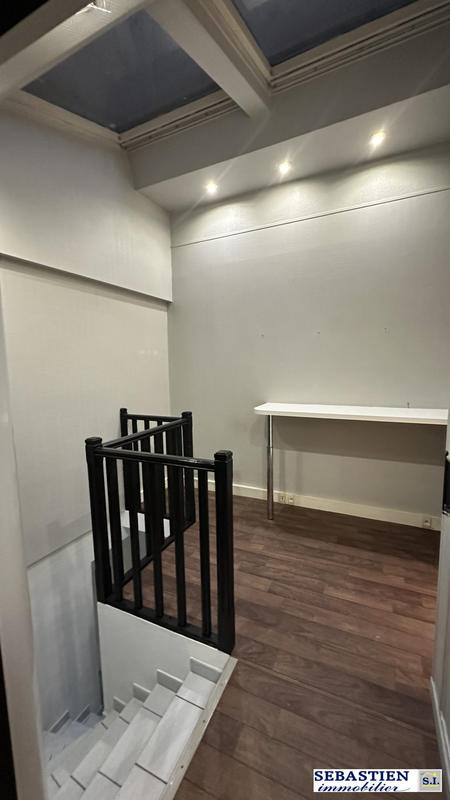 Local commercial - 76 m² - 6 pièces