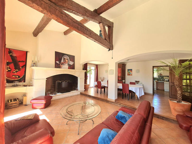 Maison - 240 m² - 8 pièces