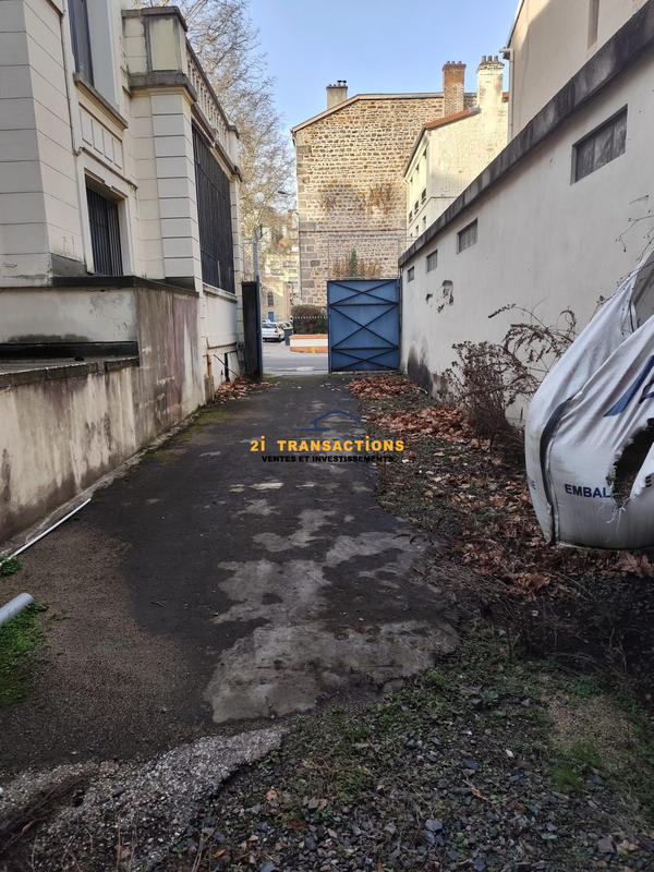 Local d'activités - 1 697 m²