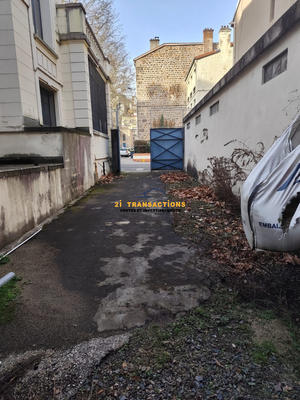 Local d'activités - 1 697 m²