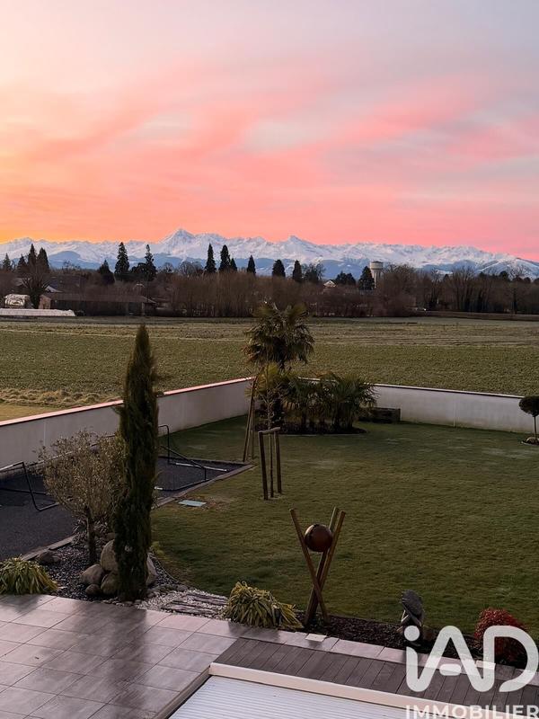 Maison - 244 m² - 6 pièces