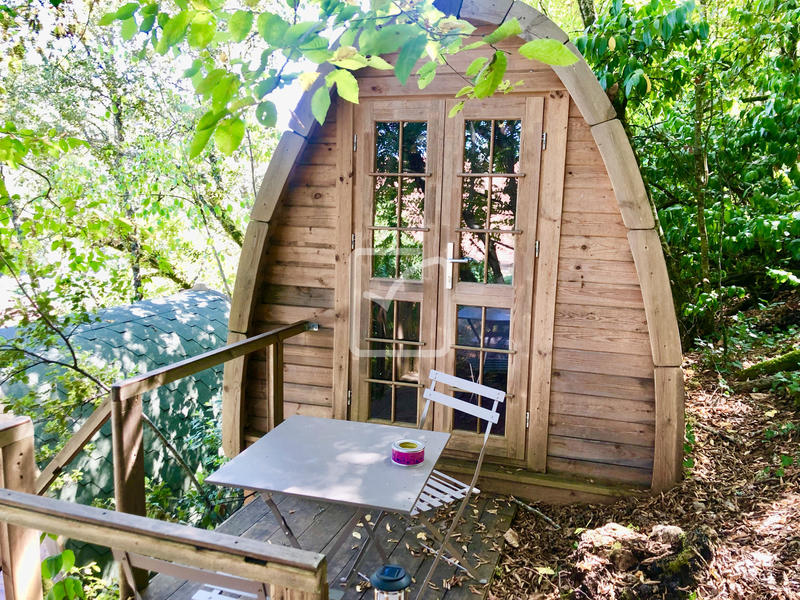 Maison - 330 m² - 12 pièces