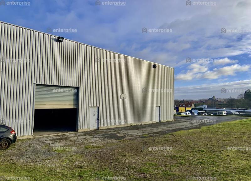 Local d'activité / Entrepôt - 1 600 m²