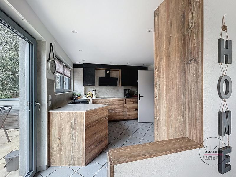 Maison - 235 m² - 8 pièces