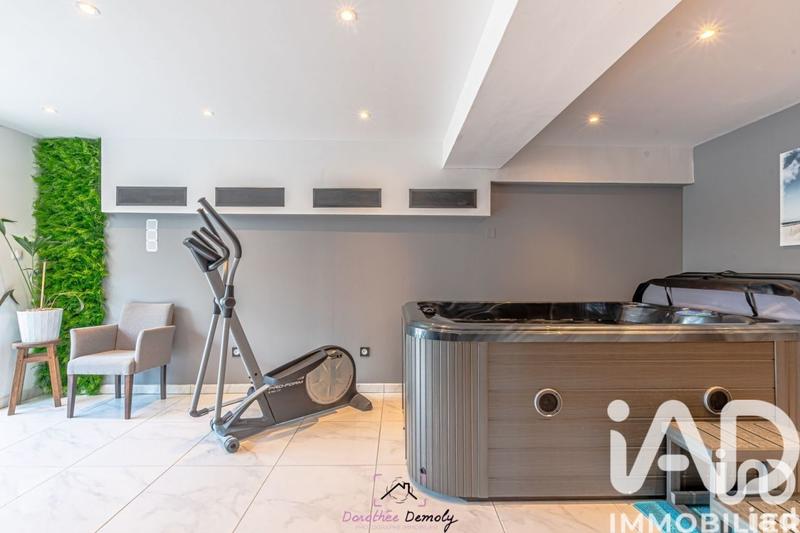 Maison - 305 m² - 13 pièces