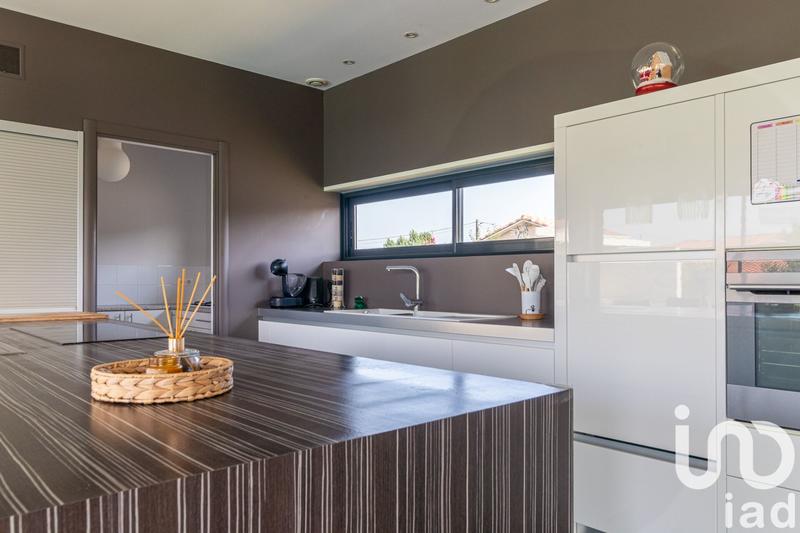 Maison - 233 m² - 5 pièces