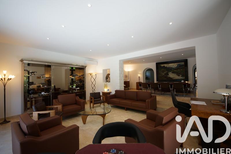 Maison - 250 m² - 6 pièces