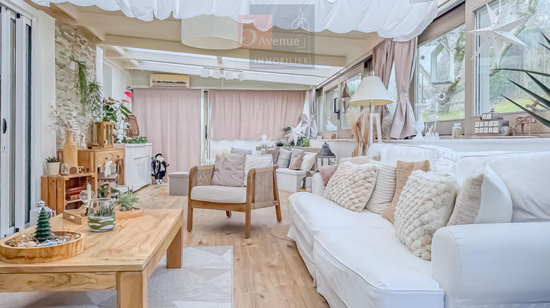 Maison - 137 m² - 6 pièces