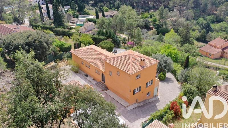 Maison - 224 m² - 9 pièces