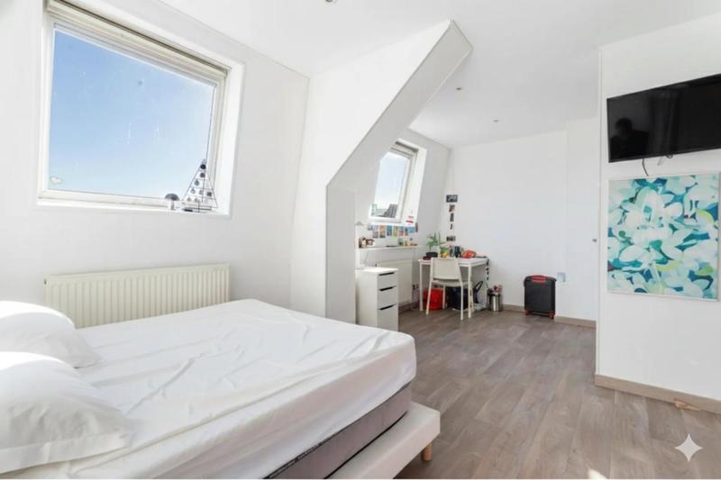Maison - 227 m² - 9 pièces