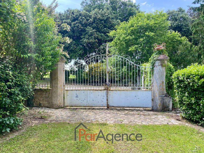 Propriété - 654 m² - 14 pièces