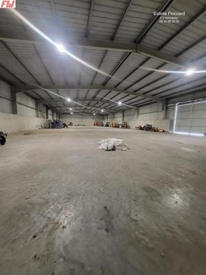 Grange - 1 712 m² - 1 pièce