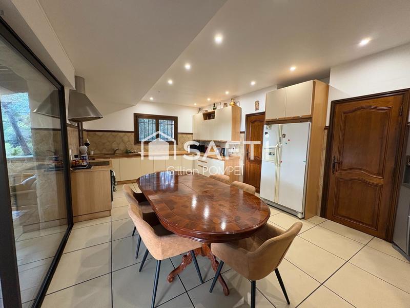 Maison - 659 m² - 8 pièces