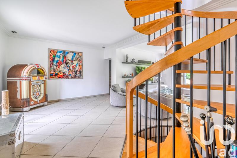 Maison - 180 m² - 6 pièces