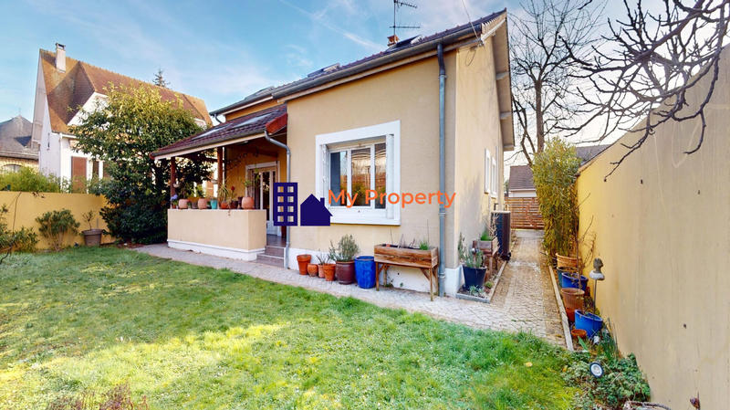 Maison traditionnelle - 127 m² - 7 pièces