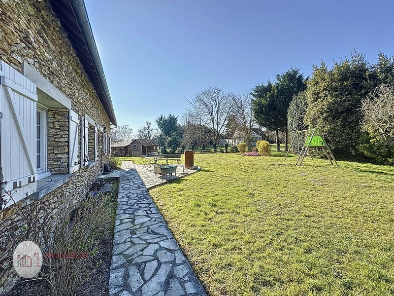 Maison - 202 m² - 8 pièces