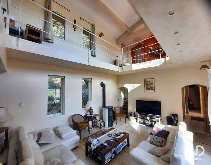 Maison - 235 m² - 4 pièces