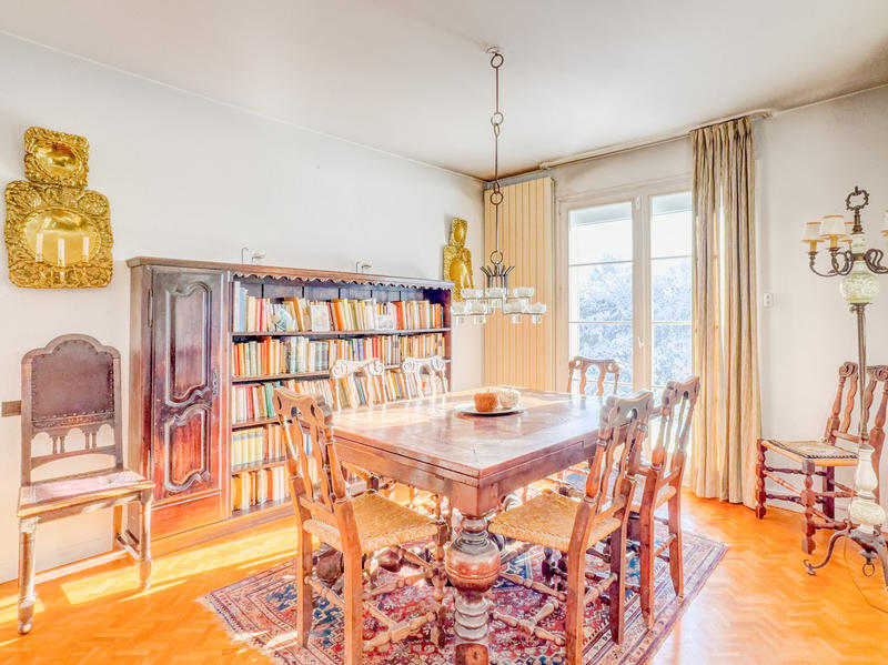 Maison - 230 m² - 9 pièces