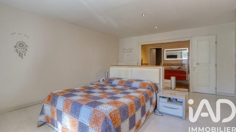 Maison - 240 m² - 7 pièces