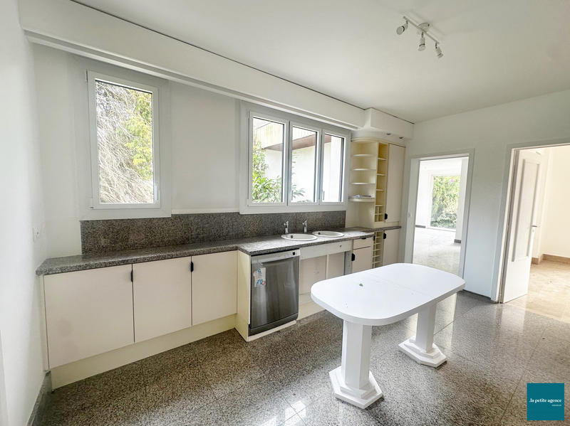 Maison - 219 m² - 7 pièces