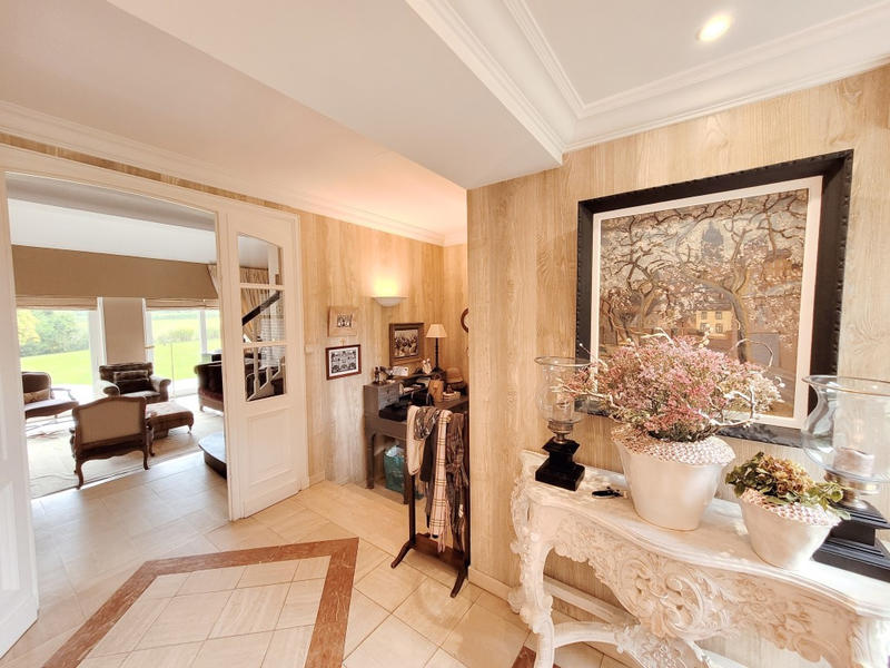 Maison - 275 m² - 12 pièces